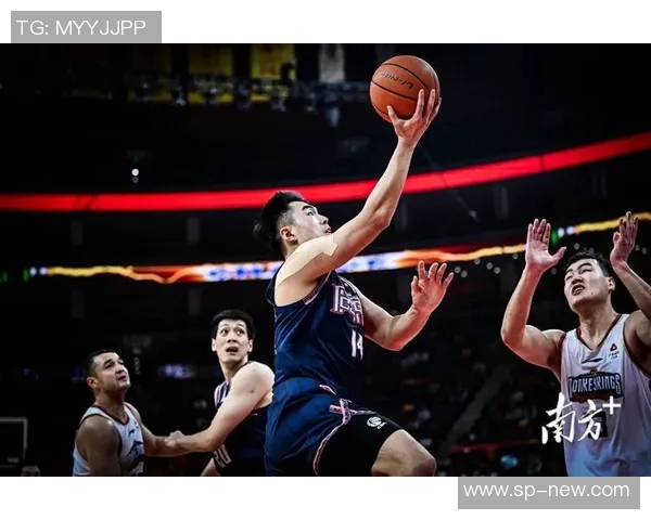 任骏飞领衔广东男篮奋战CBA赛季展现出色球技与团队精神