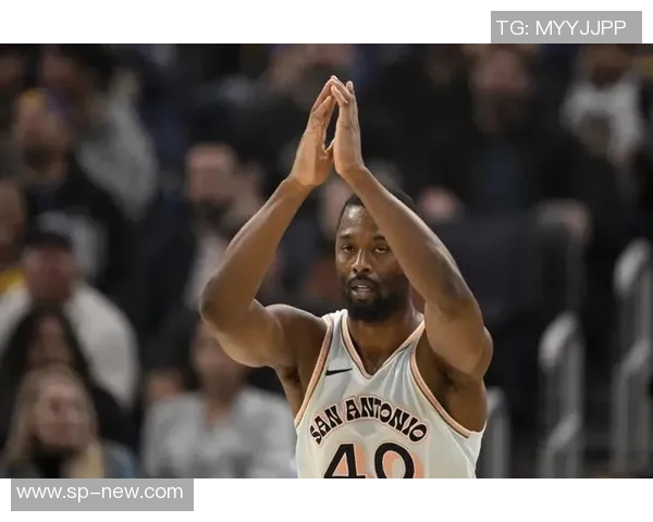 哈里森巴恩斯在NBA赛场上的成长与影响力分析