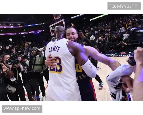 2016年到2017年勇士与湖人经典对决回顾及赛季精彩瞬间分析